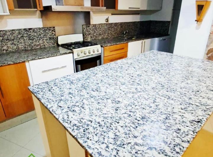 Casa · 180m² · 10 Ambientes
