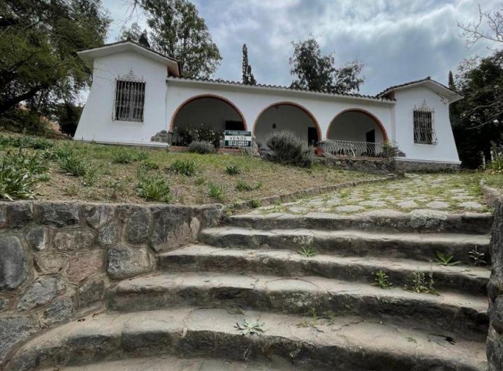 Casa · 170m² · 8 Ambientes · 1 Cochera