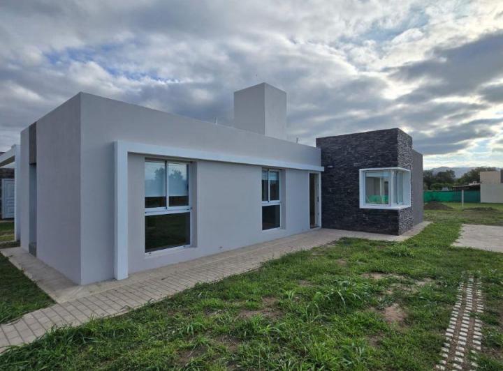 Casa · 80m² · 4 Ambientes · 1 Cochera