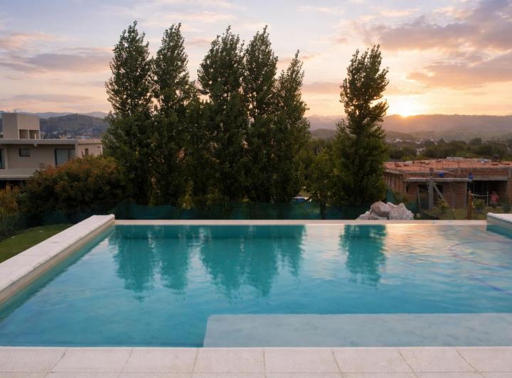 Casa · 400m² · 8 Ambientes · 4 Cocheras