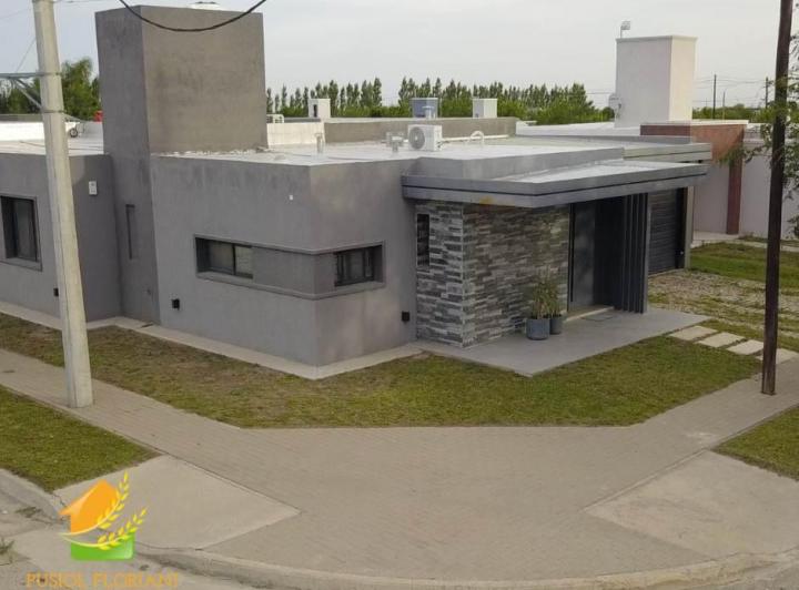 Casa · 274m² · 10 Ambientes · 2 Cocheras