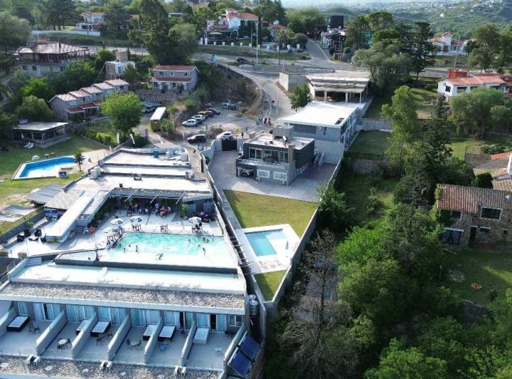 Casa · 280m² · 3 Dormitorios · 2 Cocheras