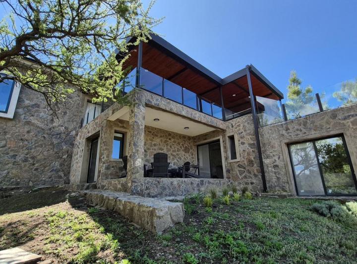 Casa · 320m² · 9 Ambientes