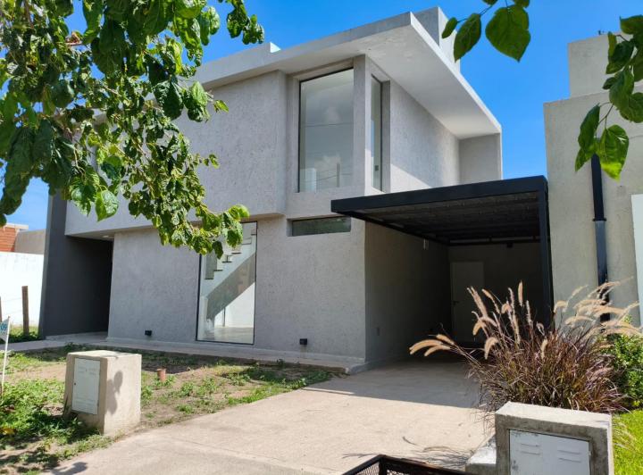 Casa · 135m² · 1 Ambiente · 1 Cochera
