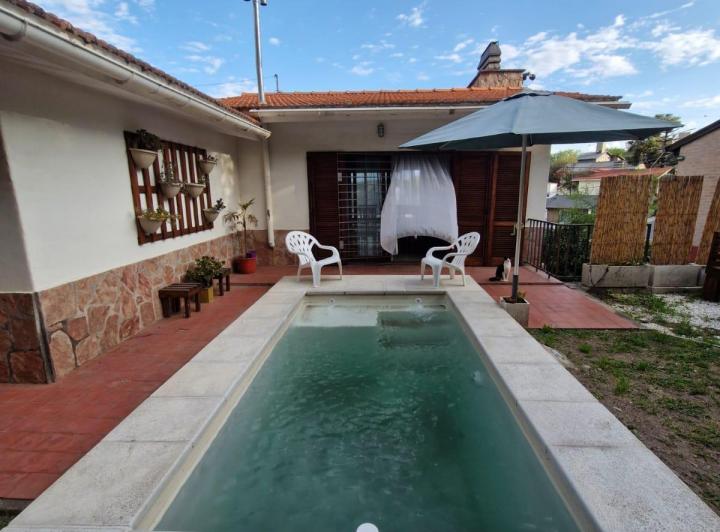 Casa · 233m² · 10 Ambientes · 2 Cocheras