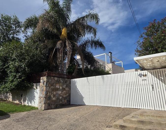 Casa · 153m² · 6 Ambientes · 1 Cochera