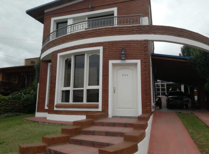 Casa · 232m² · 4 Dormitorios · 3 Cocheras