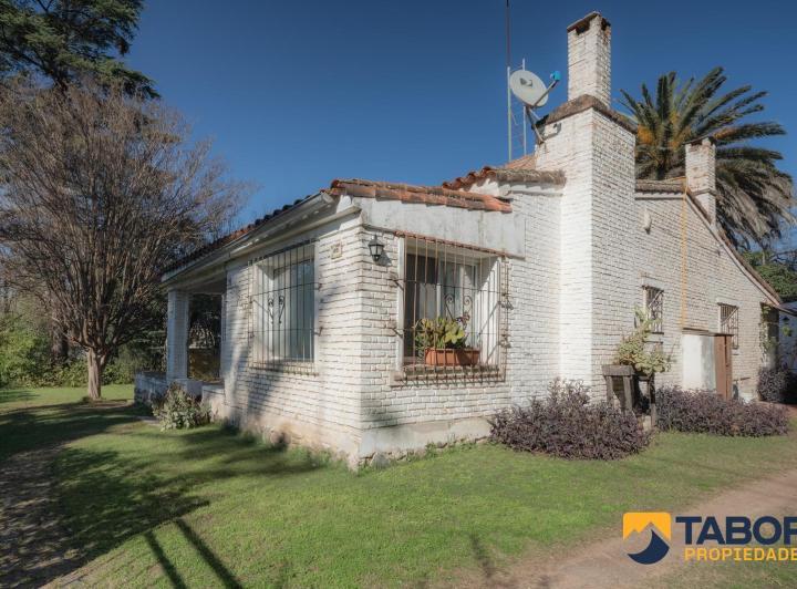 Casa · 210m² · 6 Ambientes · 2 Cocheras