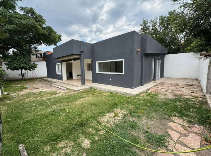 Casa · 176m² · 4 Ambientes · 2 Cocheras