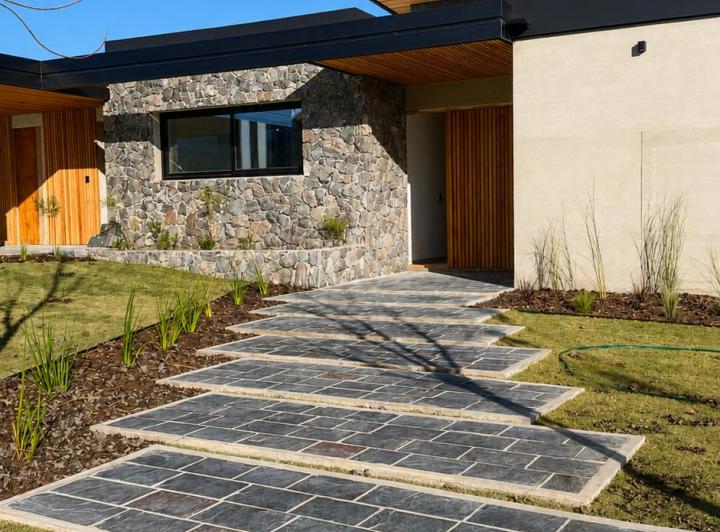 Casa · 400m² · 6 Ambientes · 3 Cocheras