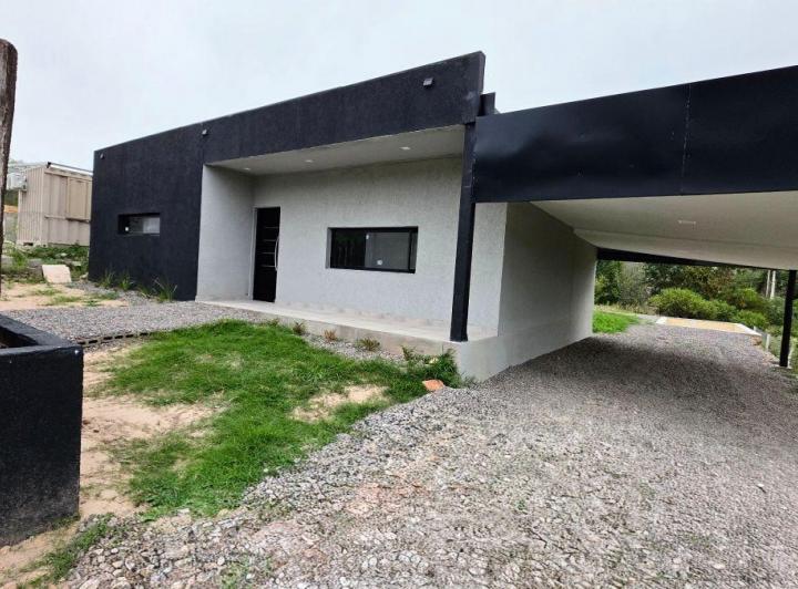 Casa · 185m² · 8 Ambientes · 2 Cocheras