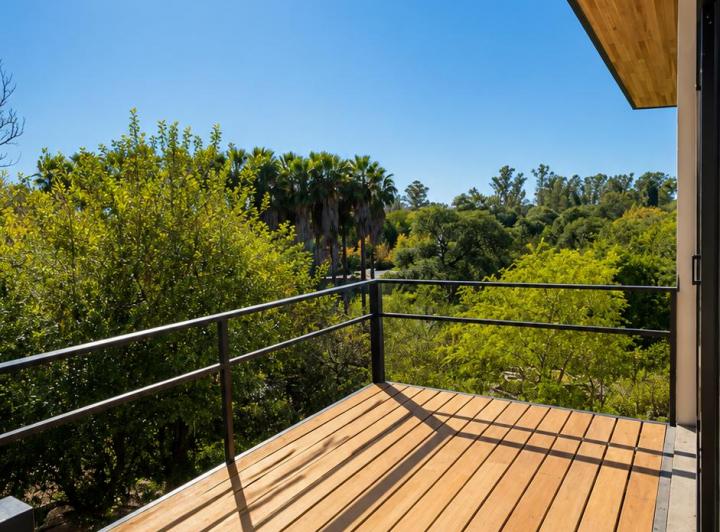 Casa · 340m² · 5 Ambientes · 2 Cocheras