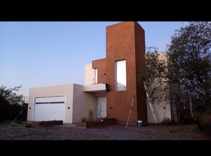 Casa · 152m² · 2 Ambientes · 1 Cochera