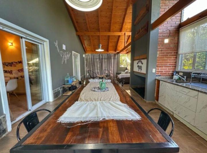 Casa · 225m² · 5 Ambientes · 2 Cocheras