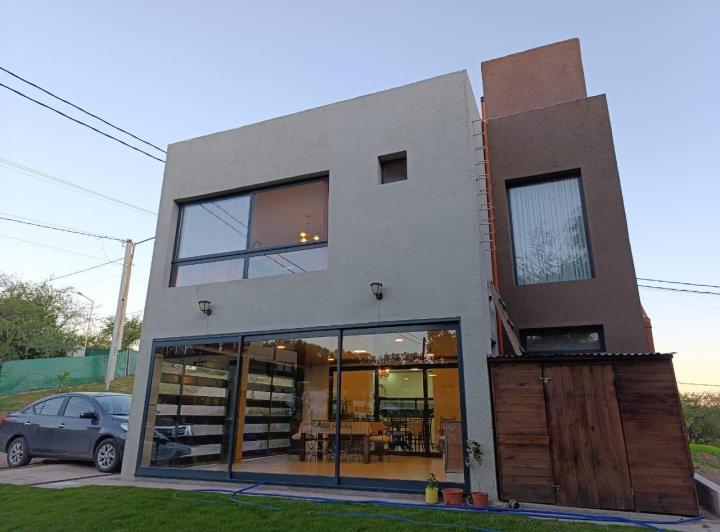 Casa · 182m² · 3 Ambientes · 1 Cochera