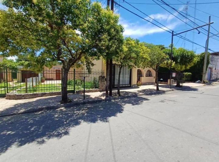 Casa · 191m² · 5 Ambientes · 2 Cocheras