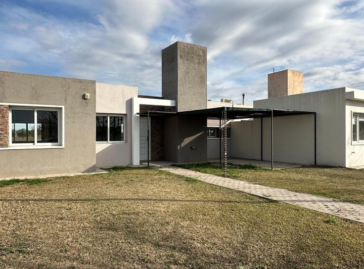 Casa · 100m² · 4 Ambientes · 2 Cocheras