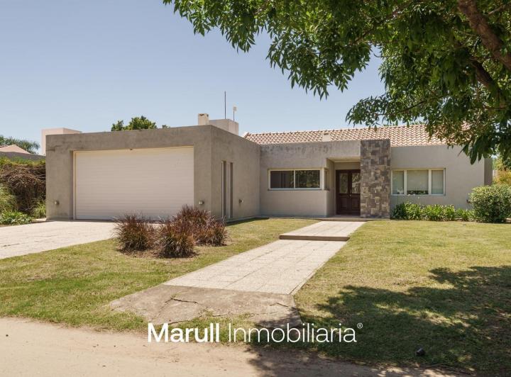 Casa · 1500m² · 5 Ambientes · 2 Cocheras