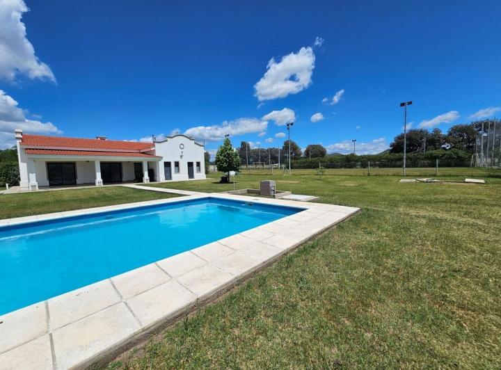 Casa · 185m² · 4 Ambientes · 2 Cocheras
