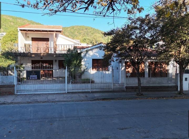 Casa · 186m² · 5 Ambientes · 3 Cocheras