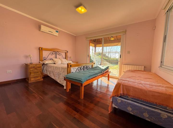 Casa · 305m² · 10 Ambientes · 2 Cocheras