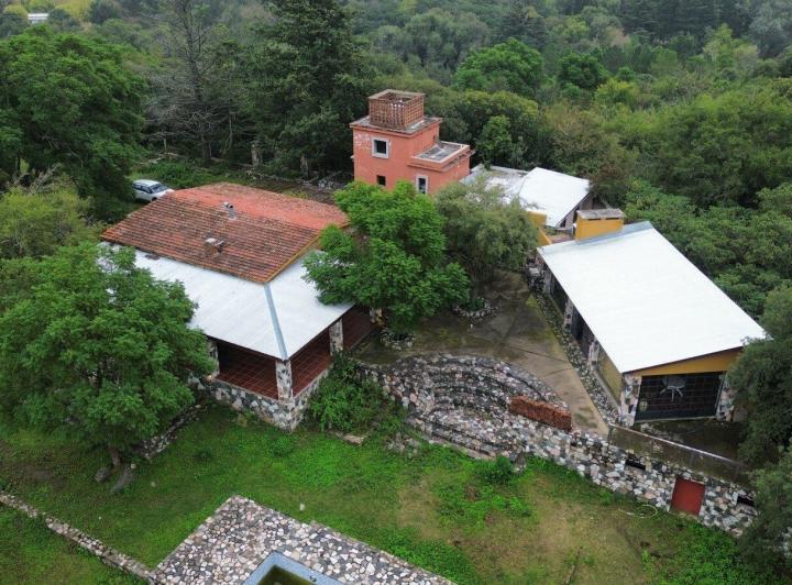 Casa · 330m² · 6 Ambientes · 4 Cocheras