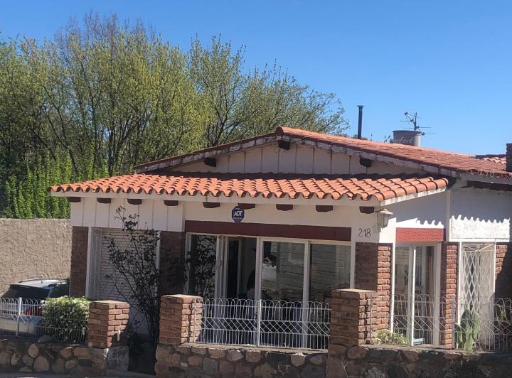 Casa · 135m² · 10 Ambientes · 3 Cocheras