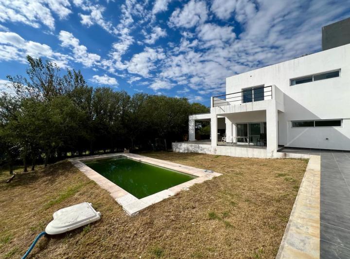 Casa · 502m² · 6 Ambientes · 2 Cocheras