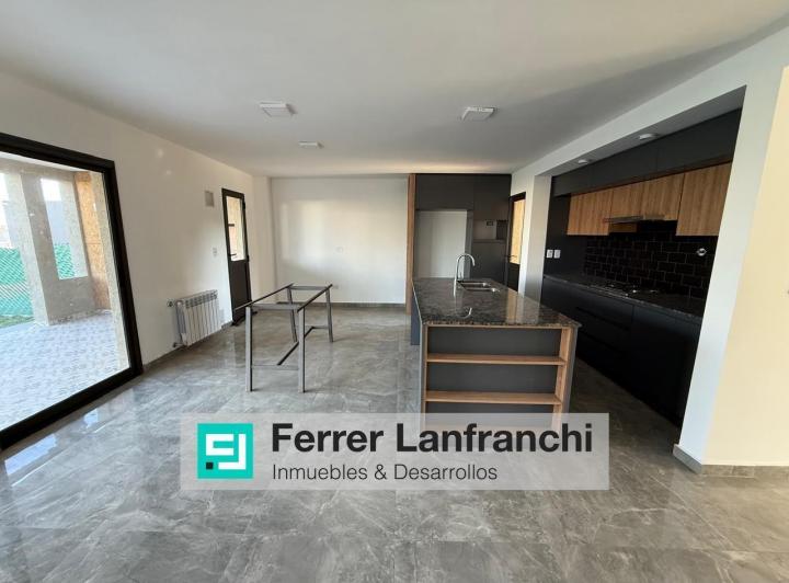 Casa · 202m² · 8 Ambientes · 2 Cocheras