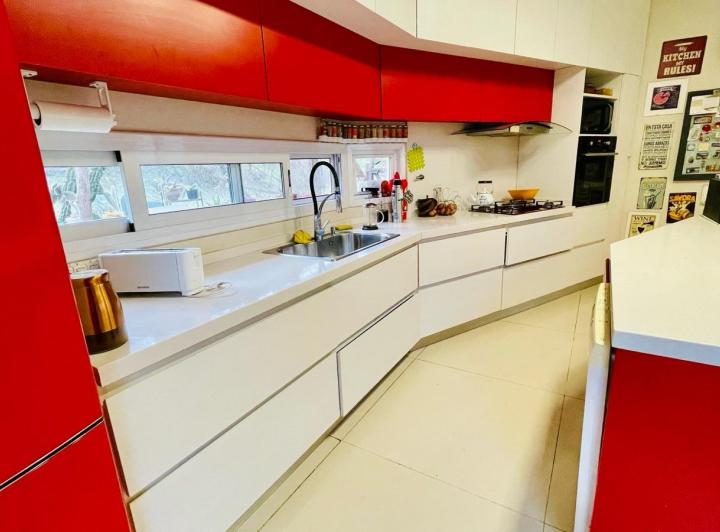 Casa · 270m² · 5 Ambientes · 2 Cocheras