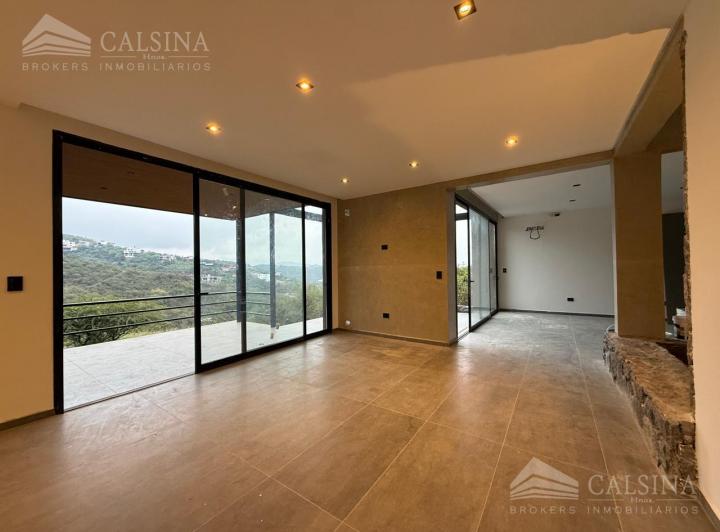 Casa · 330m² · 3 Dormitorios · 2 Cocheras