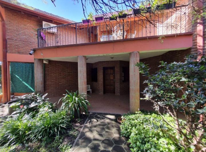 Casa · 300m² · 3 Ambientes · 2 Cocheras