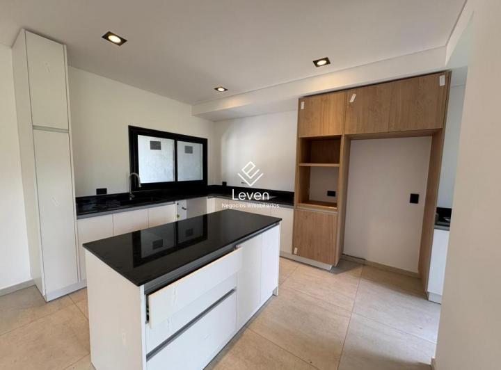 Casa · 163m² · 2 Dormitorios · 2 Cocheras