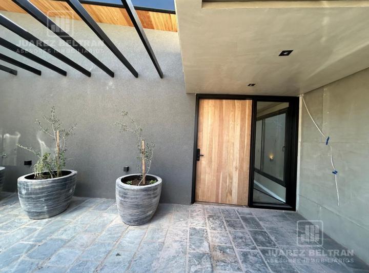 Casa · 1740m² · 6 Ambientes · 3 Cocheras
