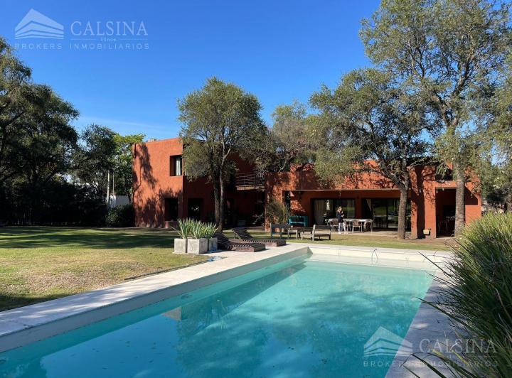 Casa · 290m² · 3 Dormitorios · 2 Cocheras