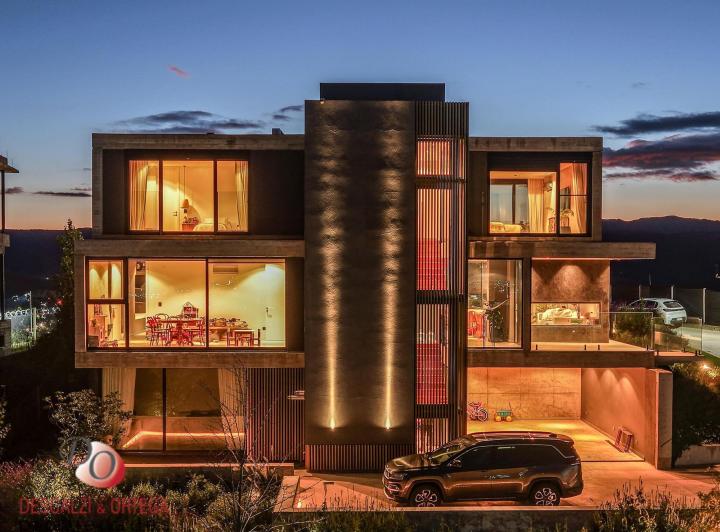 Casa · 513m² · 5 Ambientes · 2 Cocheras