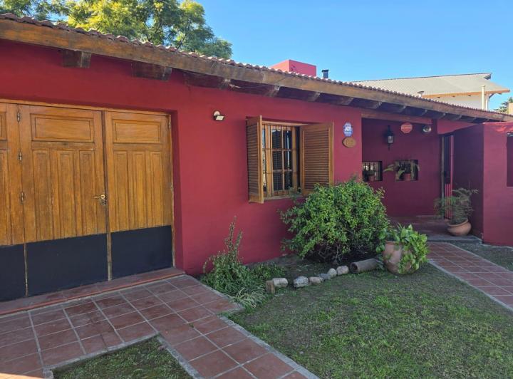 Casa · 120m² · 4 Ambientes · 2 Cocheras