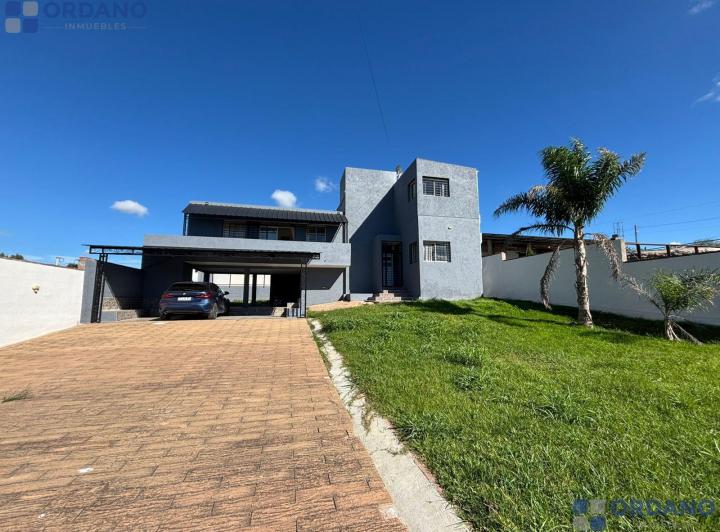 Casa · 306m² · 5 Ambientes · 1 Cochera