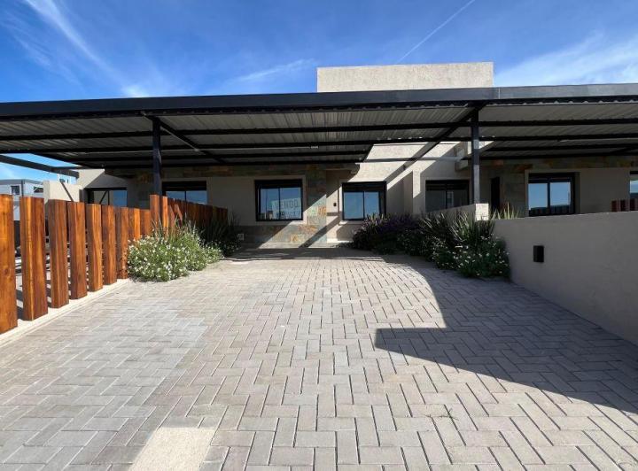 Casa · 120m² · 4 Ambientes · 2 Cocheras