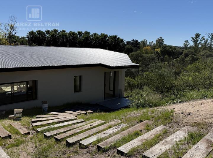 Casa · 1000m² · 4 Ambientes · 2 Cocheras