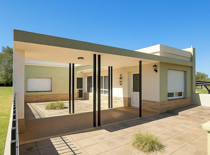 Casa · 220m² · 4 Ambientes · 1 Cochera