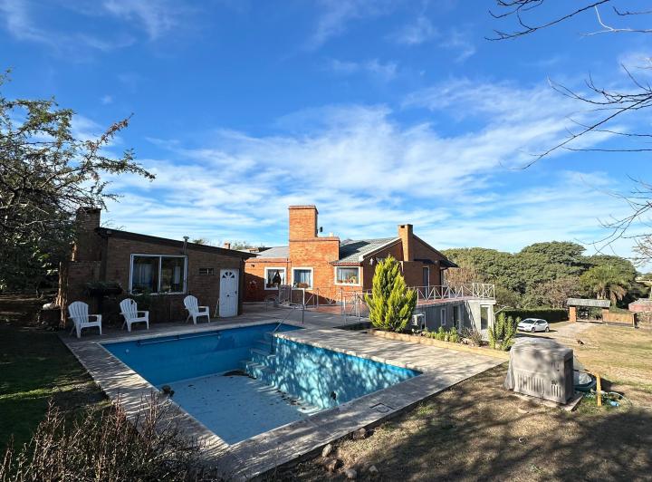 Casa · 376m² · 9 Ambientes · 3 Cocheras
