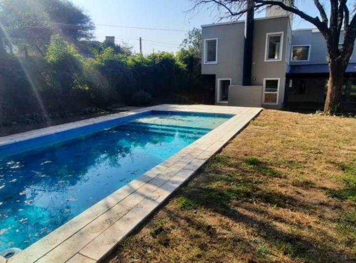 Casa · 350m² · 4 Ambientes