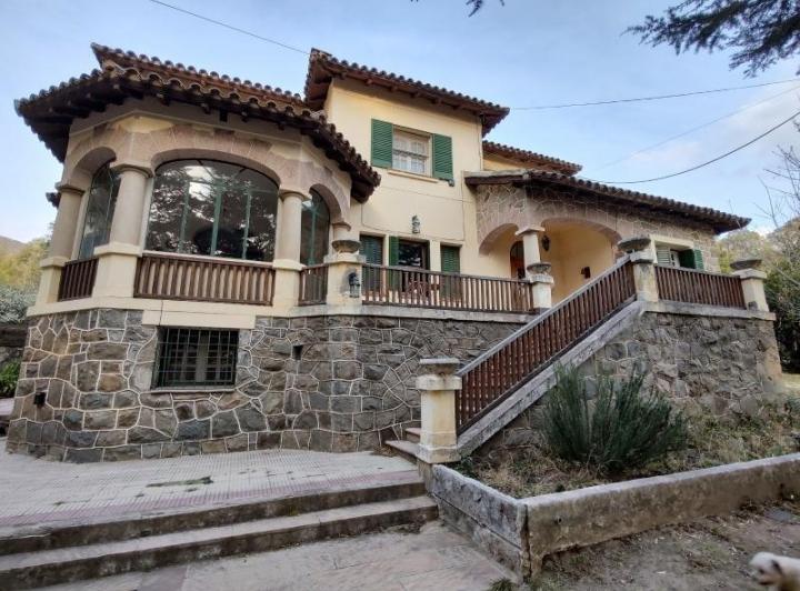 Casa · 737m²