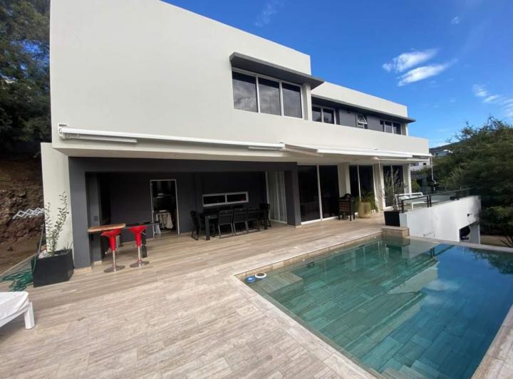 Casa · 300m² · 3 Ambientes