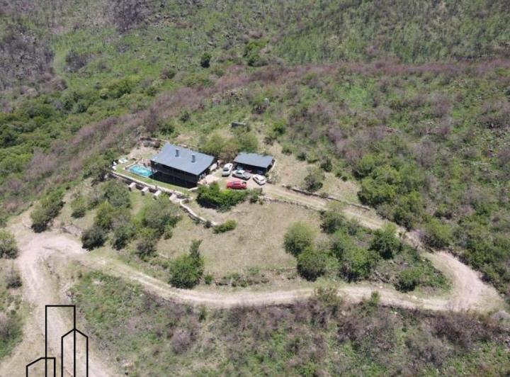 Casa · 100ha · 2 Ambientes · 3 Cocheras