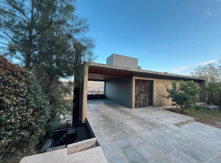 Casa · 170m² · 6 Ambientes · 2 Cocheras