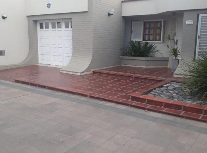 Casa · 160m² · 4 Ambientes · 2 Cocheras