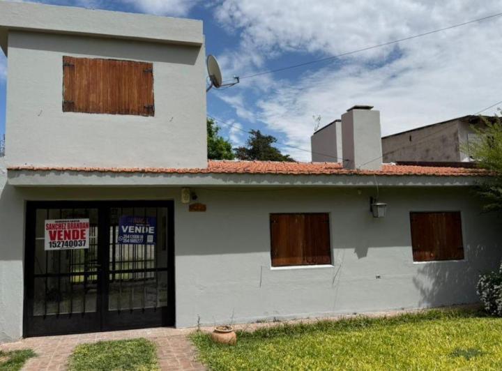 Casa · 138m² · 5 Ambientes · 2 Cocheras