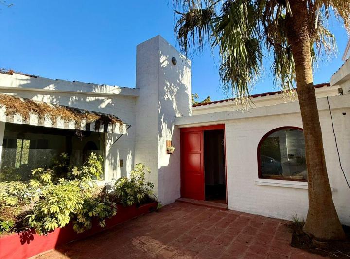Casa · 455m² · 8 Ambientes · 3 Cocheras